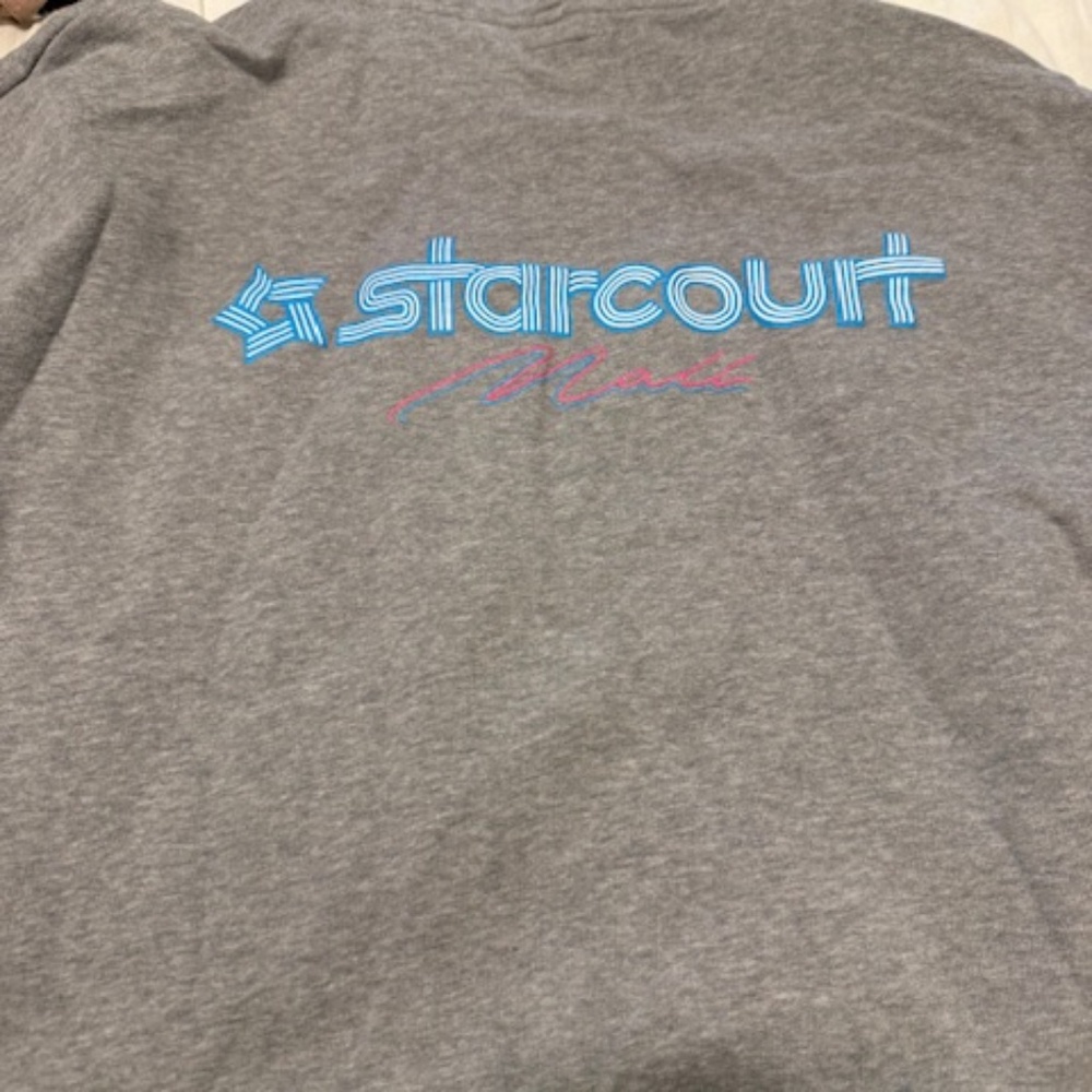 Stranger Things Starcourt Sweatshirt Netflix size Large